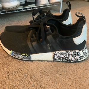 Used men’s adidas boost sneaker size 9.5